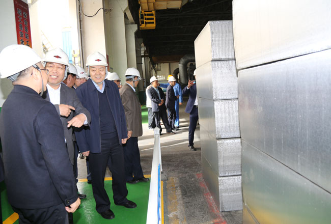 河南省企業(yè)聯(lián)合會、企業(yè)家協(xié)會會長梁鐵山一行到萬基控股集團(tuán)調(diào)研指導(dǎo)工作