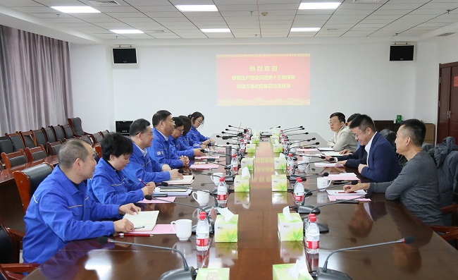 新疆建設兵團第十三師黨委常委、副師長馮立一行到萬基控股集團考察交流
