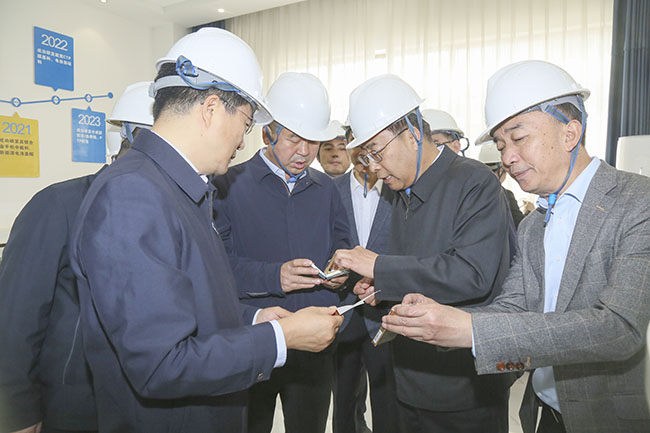 寧夏回族自治區(qū)黨委常委、副主席買彥州一行到萬基控股集團(tuán)調(diào)研